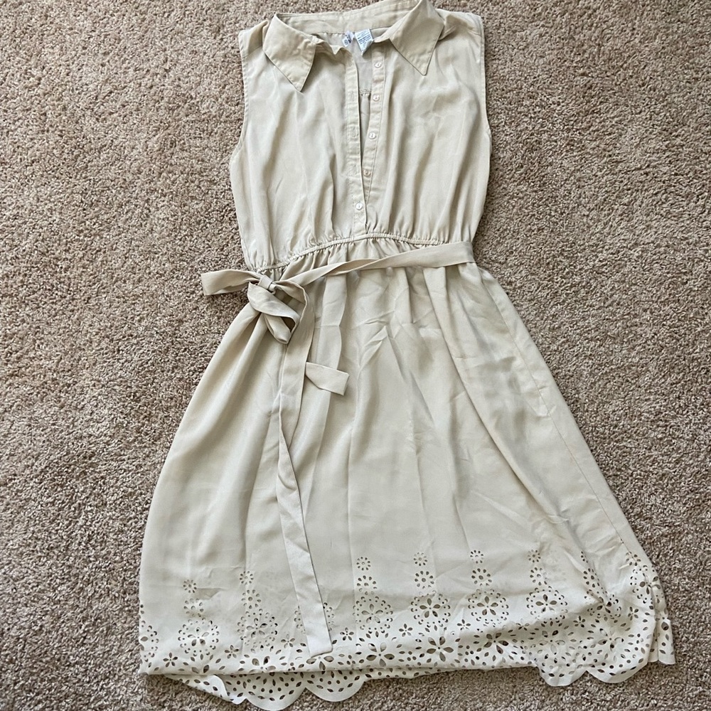 Sleeveless dress